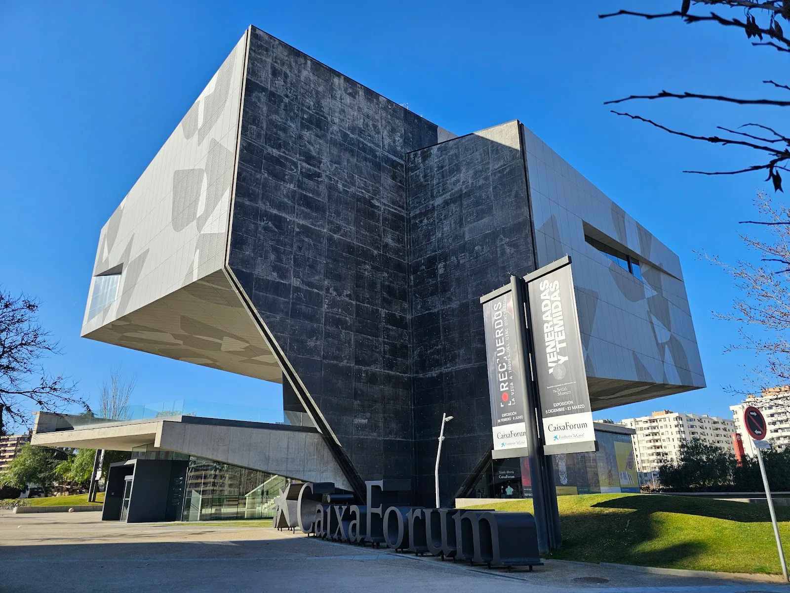 CaixaForum Zaragoza - Fotografía 1