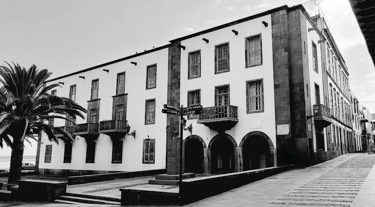 Escuela de Arte Luján Pérez