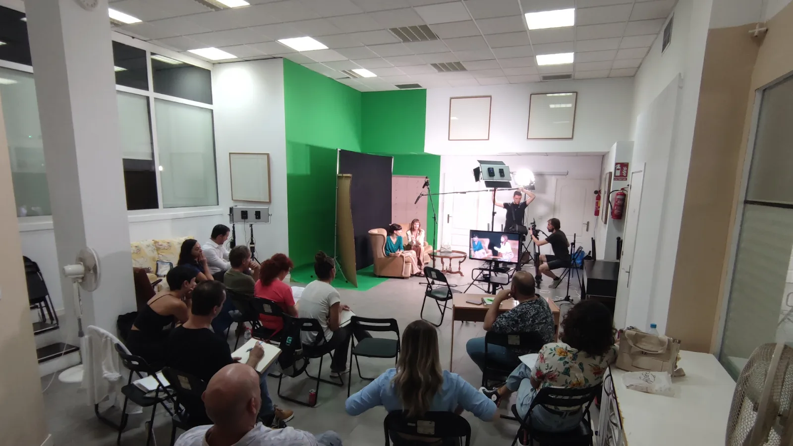 Escuela de Teatro, Cine y Televisión TeaTres, Murcia. Niños y adultos. Extraescolares. - Fotografía 3