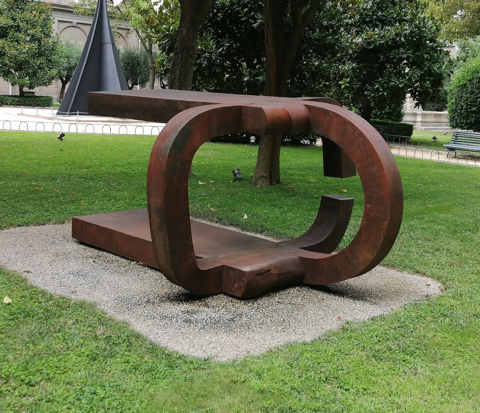 Jardín Edificio Sabatini - Fotografía 1