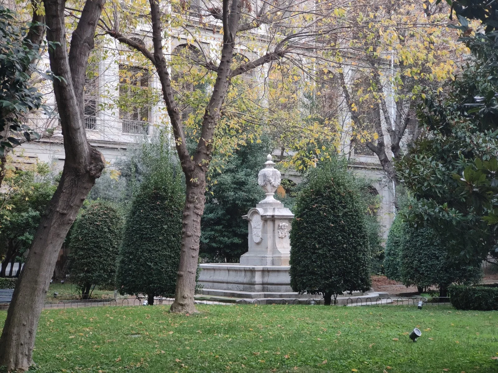 Jardín Edificio Sabatini - Fotografía 2