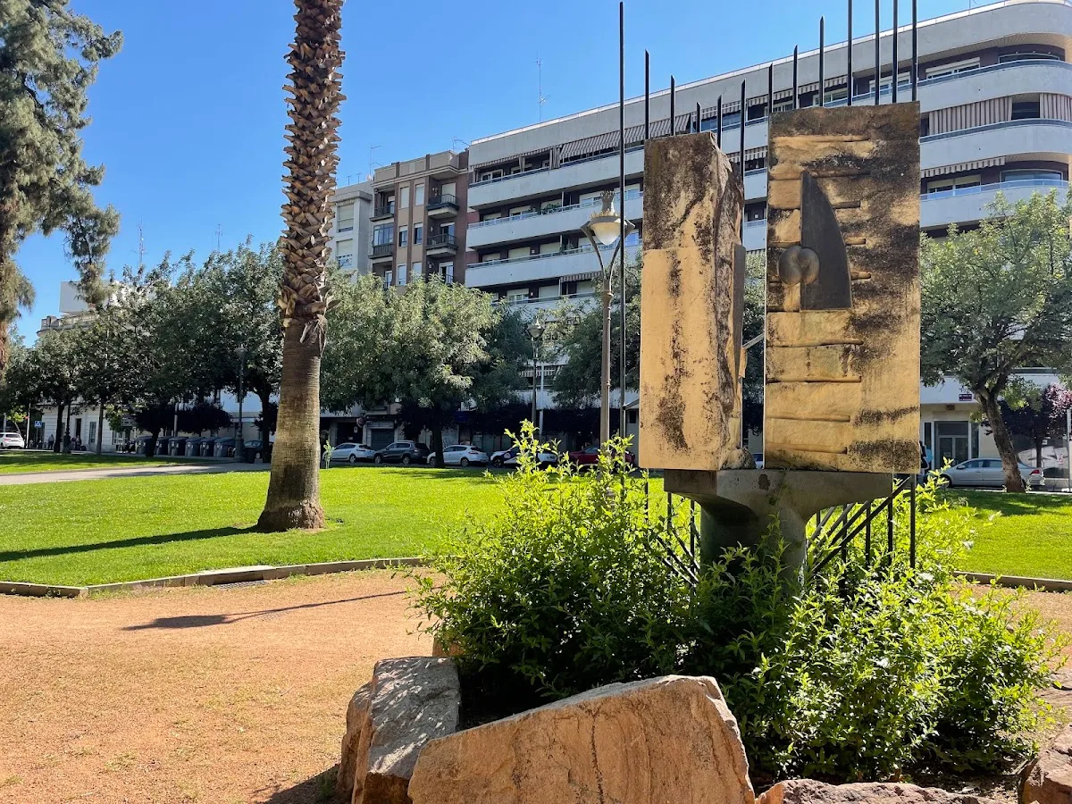 Monumento homenaje a la memoria de Aniceto García Roldán