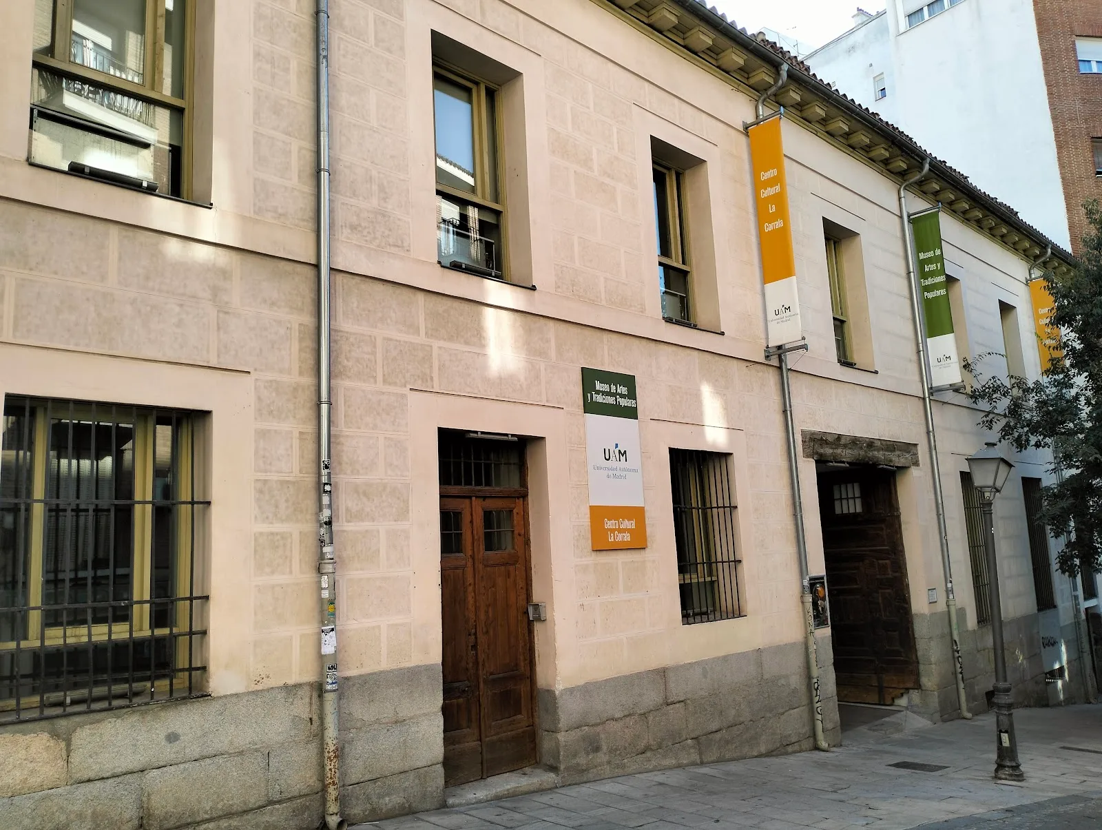Museo de Artes y Tradiciones Populares - Fotografía 1