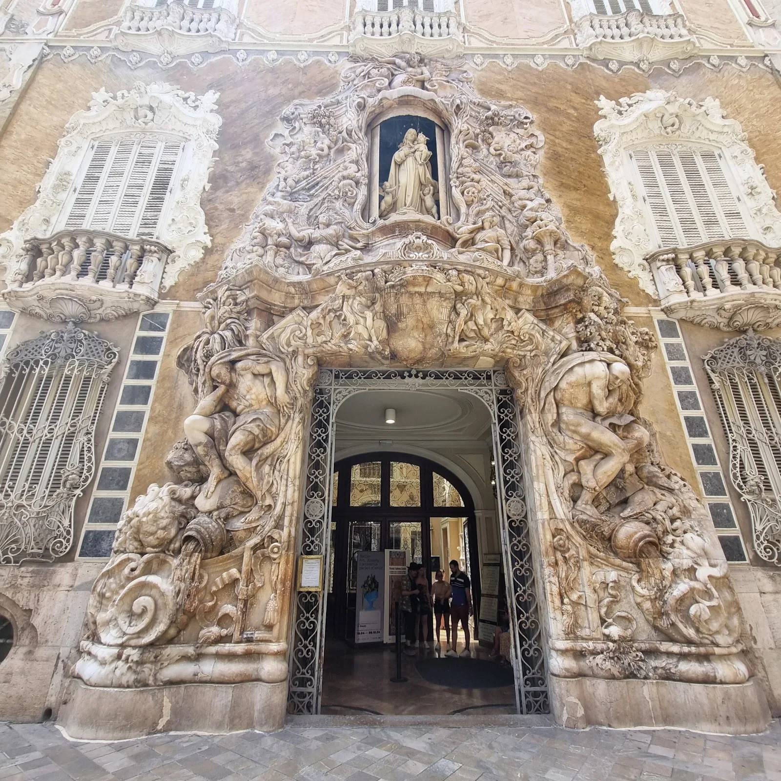 Museo Nacional de Cerámica y Artes Suntuarias González Martí - Fotografía 3