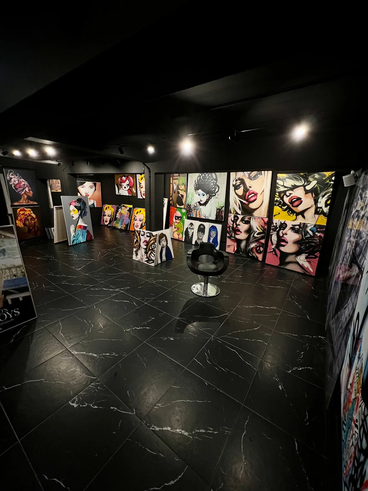 VALENTINO INDIANA GALLERY - Fotografía 4
