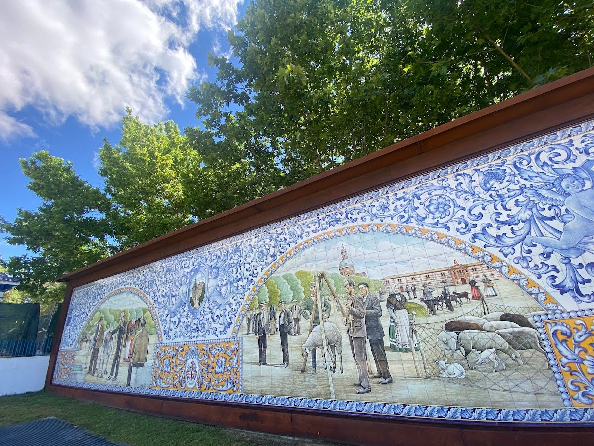 Mural cerámico del Mercado de Ganado